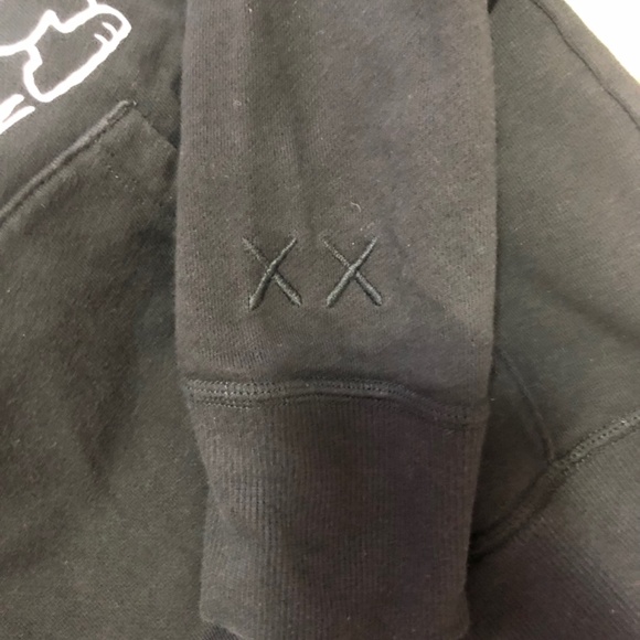 Selling Kaws x Peanuts XS sweater - Picture 3 of 3